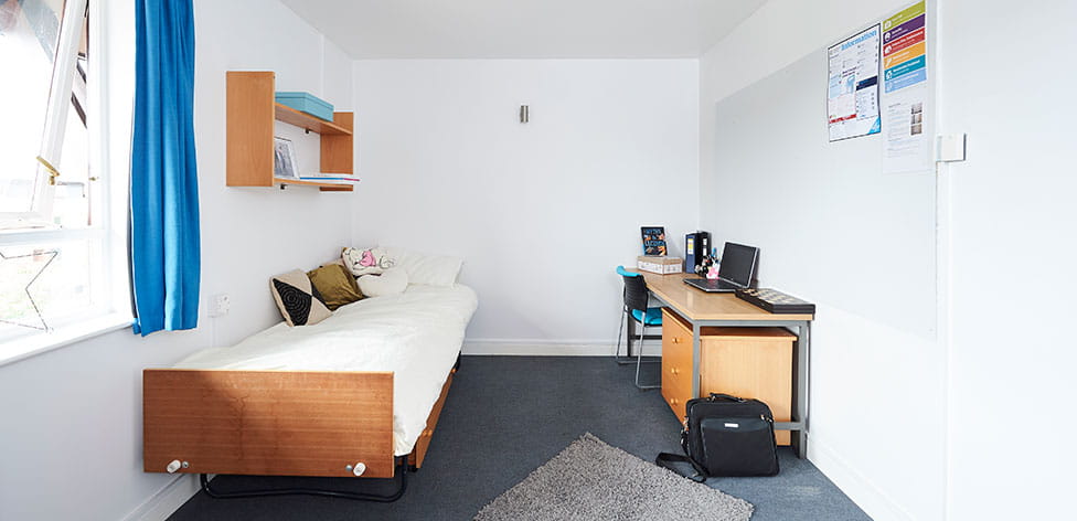 Large non-en suite bedroom