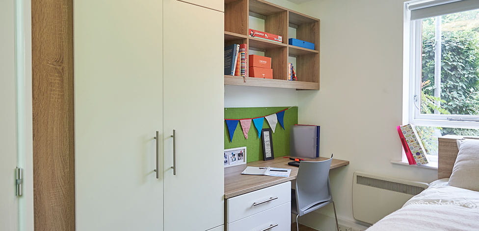 Study space in en suite bedroom