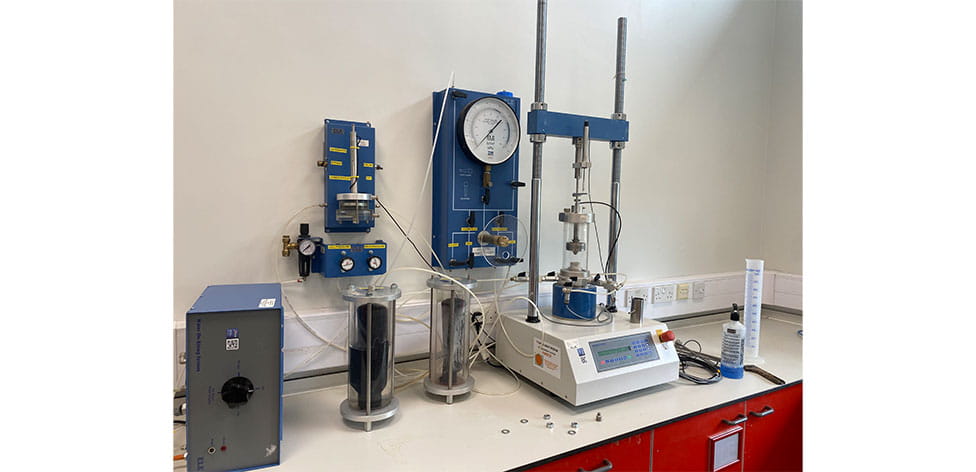 Triaxial apparatus